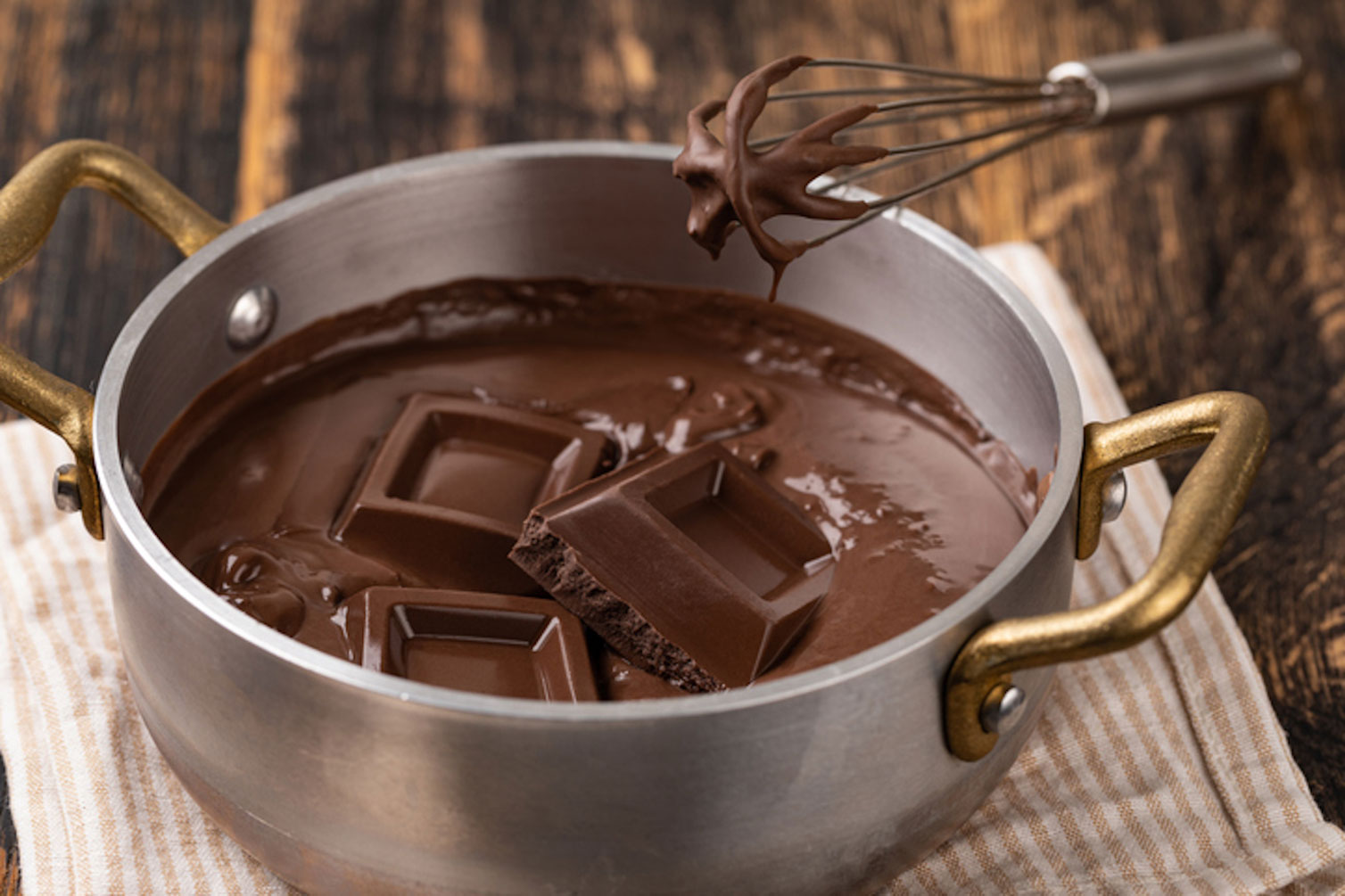Çikolata Sosu Yapmak İçin 3 Çikolata Eritme Yöntemi
