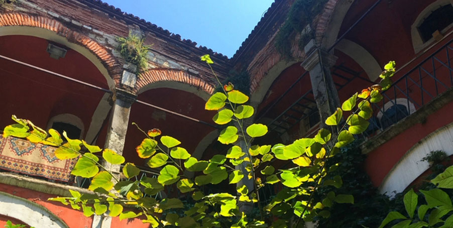 Geçmişin Saklı Hikayeleri: Tarihi Yarımada'nın Meşhur Hanları