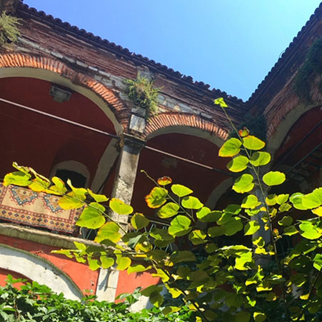 Geçmişin Saklı Hikayeleri: Tarihi Yarımada'nın Meşhur Hanları